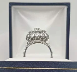 Bague vintage en platine ornée de diamants