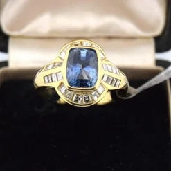 Bague vintage en saphir et diamant
