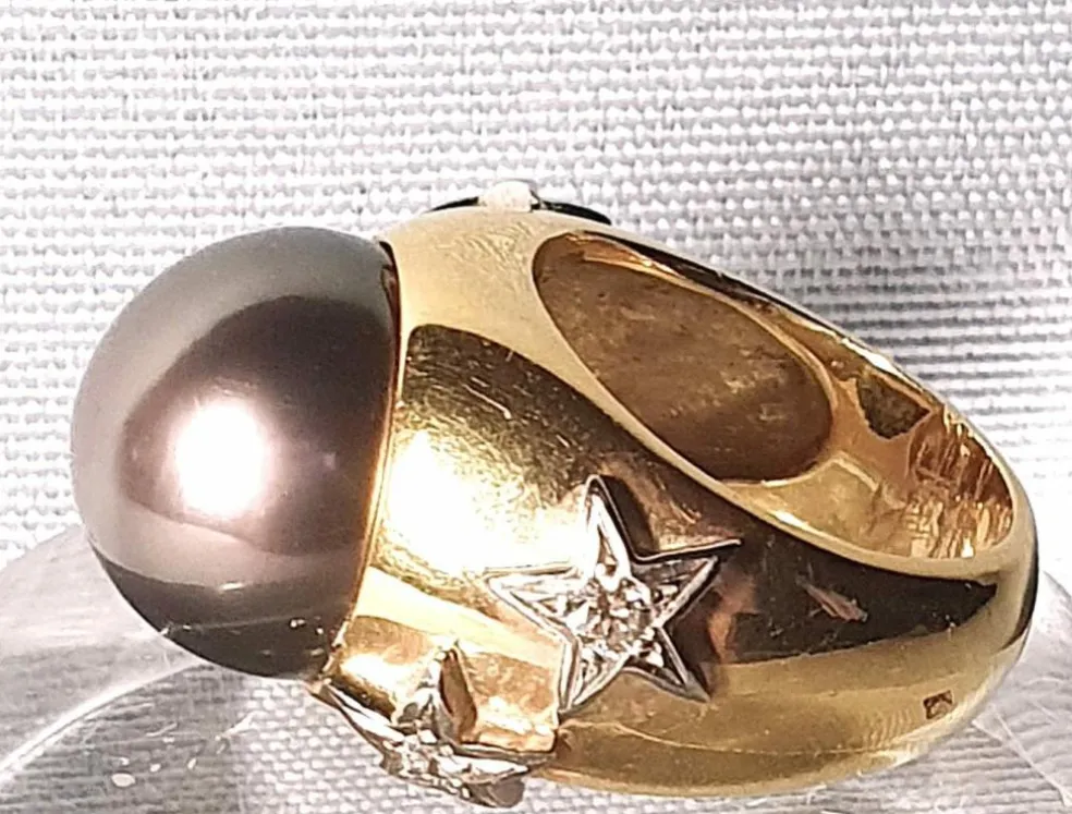 Bague vintage jonc or jaune, perle de TahitiI et motifs étoilés diamants