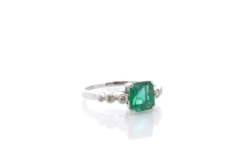 Bague vintage émeraude de 1,90cts