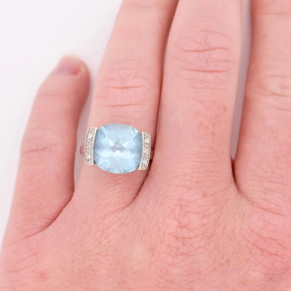 Bague Vintage Or 18 Carats, Topaze Bleue et Diamants