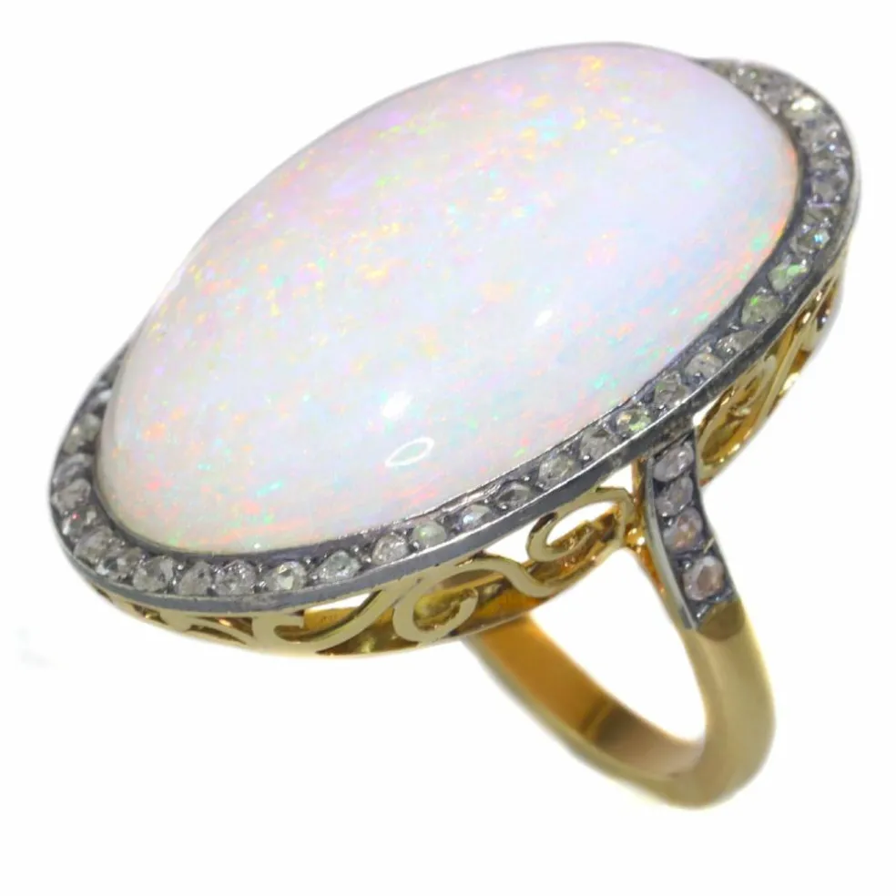 Bague vintage or , opale , diamants