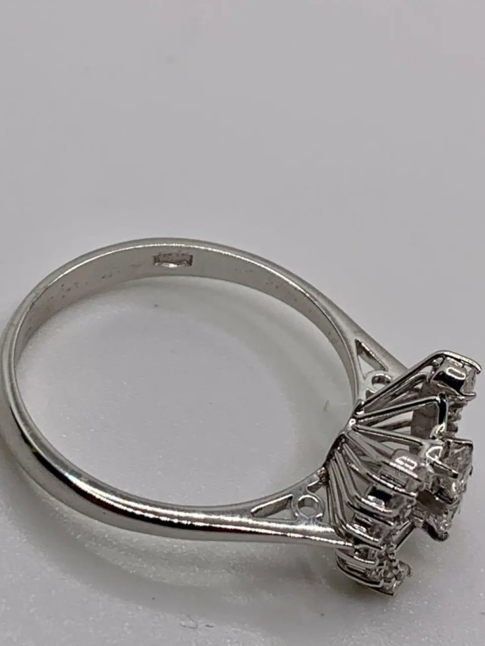 Bague vintage or blanc diamants