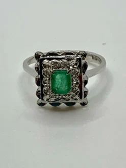 Bague vintage Or blanc Emeraude Diamants