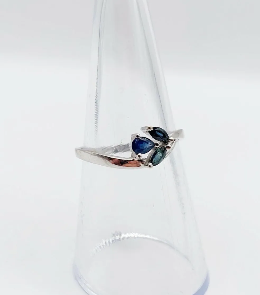 Bague vintage or blanc, saphirs taille navette et poire
