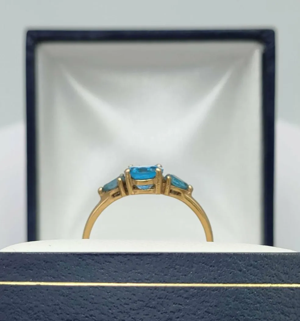 Bague vintage or et topazes bleues