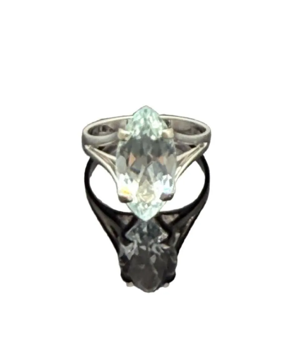 Bague vintage or gris, aigue-marine taille navette