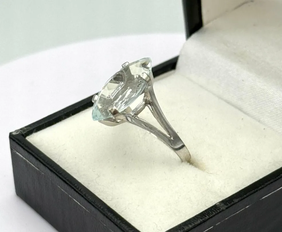 Bague vintage or gris, aigue-marine taille navette