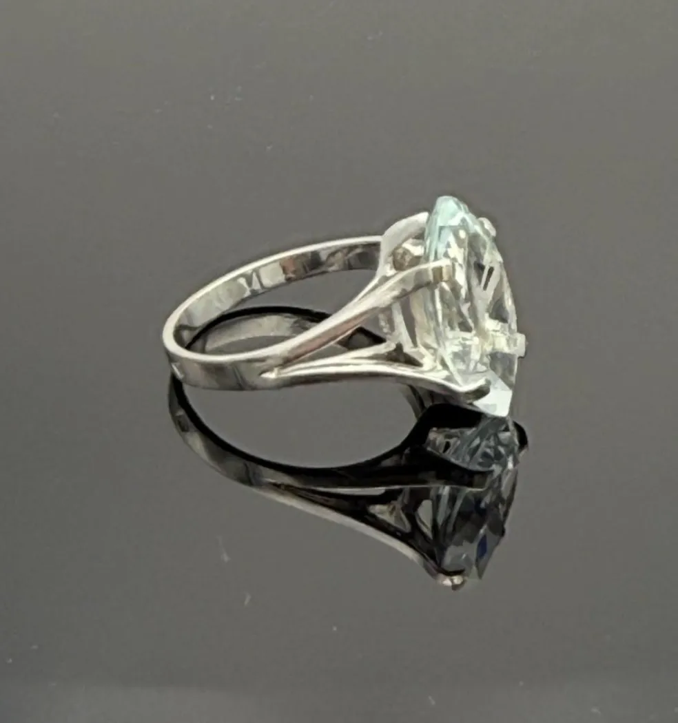 Bague vintage or gris, aigue-marine taille navette