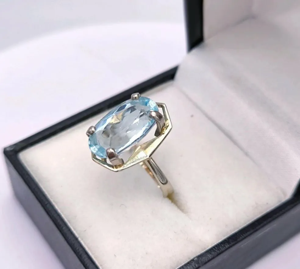 Bague vintage or gris et aigue marine ovale