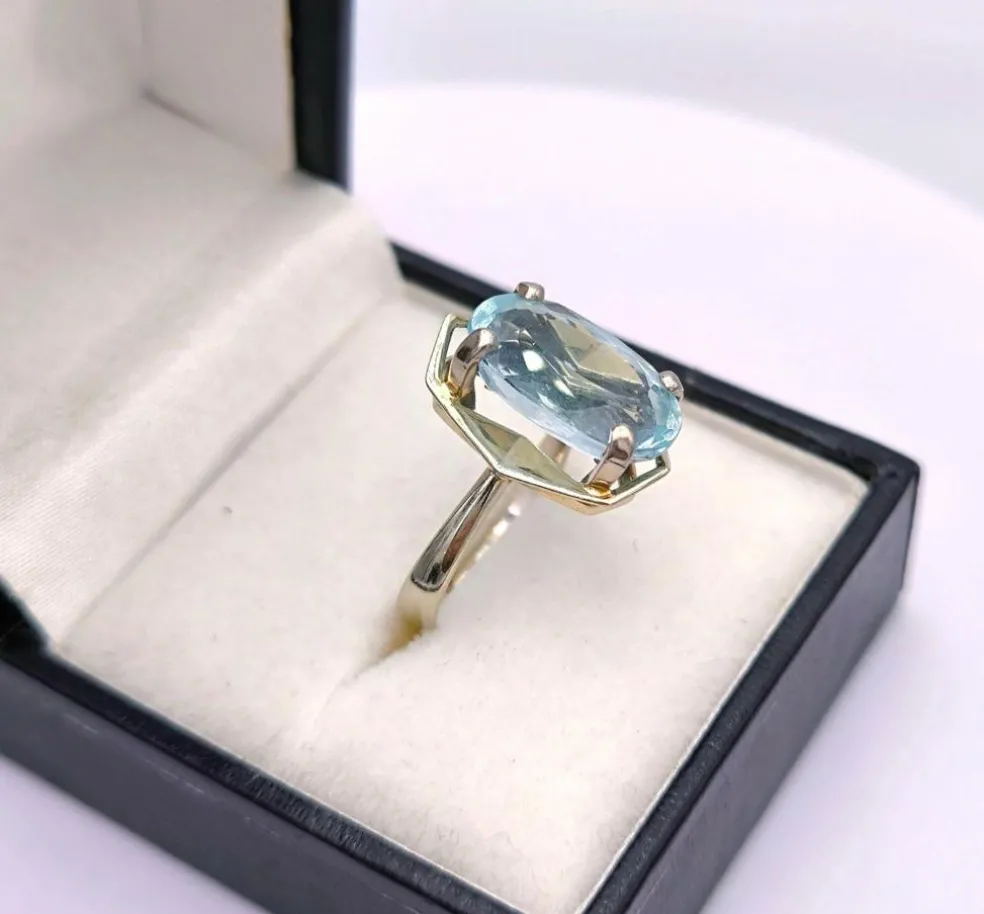 Bague vintage or gris et aigue marine ovale