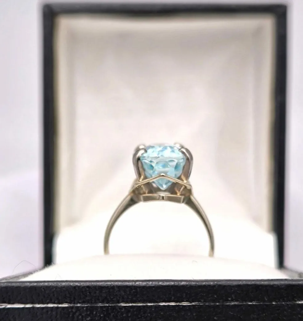 Bague vintage or gris et aigue marine ovale