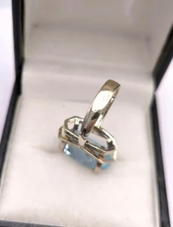Bague vintage or gris et aigue marine ovale