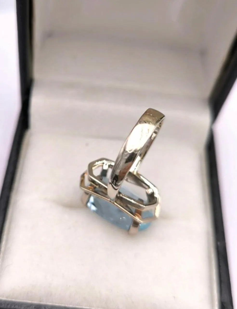 Bague vintage or gris et aigue marine ovale