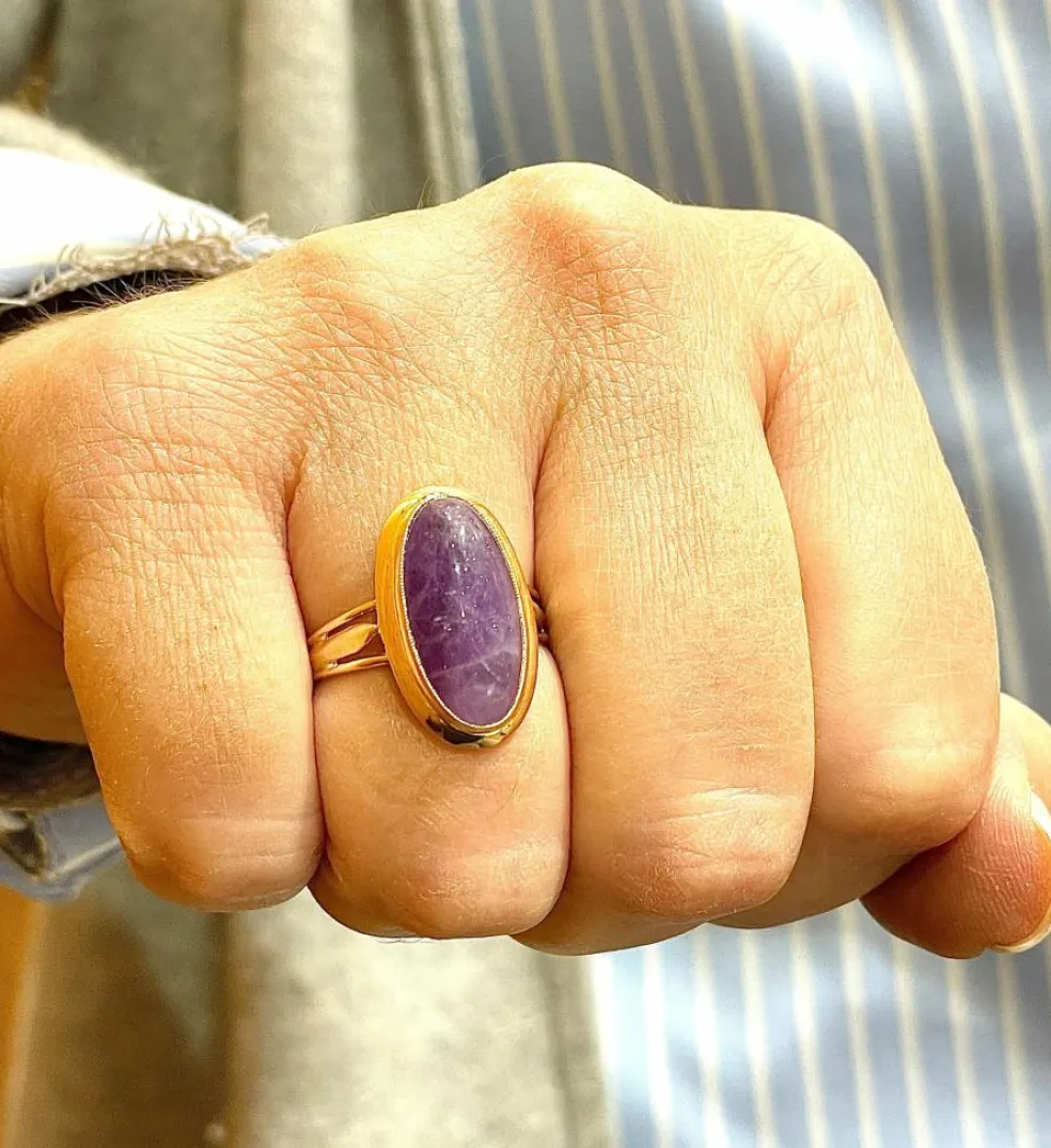 Bague vintage or jaune 18 carats et jade lavande