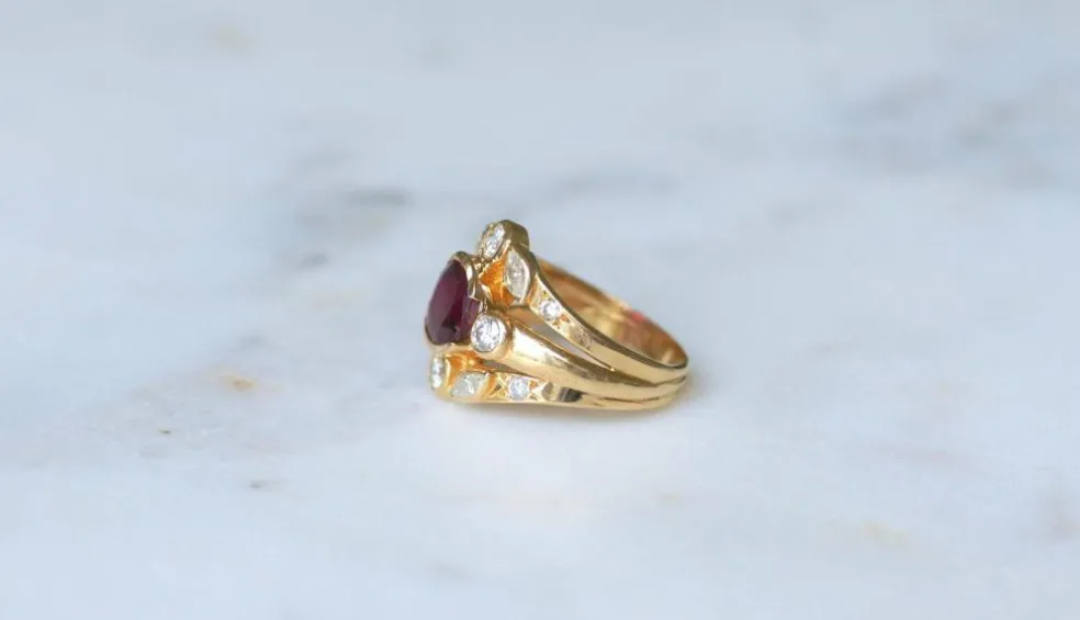 Bague vintage or jaune, rubis 1,94 ct, diamants