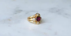 Bague vintage or jaune, rubis 1,94 ct, diamants