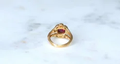Bague vintage or jaune, rubis 1,94 ct, diamants