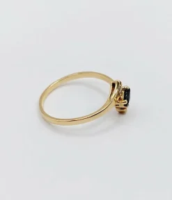 Bague vintage or jaune, saphir navette et diamants