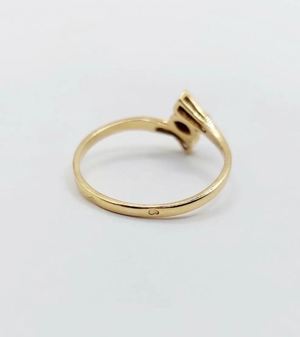 Bague vintage or jaune, saphir navette et diamants