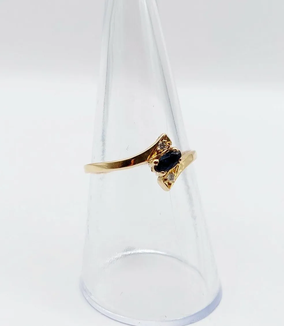 Bague vintage or jaune, saphir navette et diamants