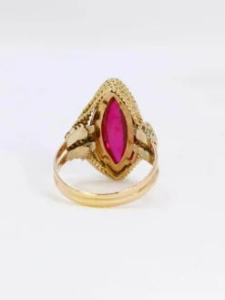 Bague vintage or jaune torsadé rubis