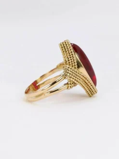 Bague vintage or jaune torsadé rubis