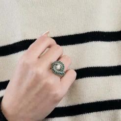 Bague Vintage or, platine, émeraudes et diamants