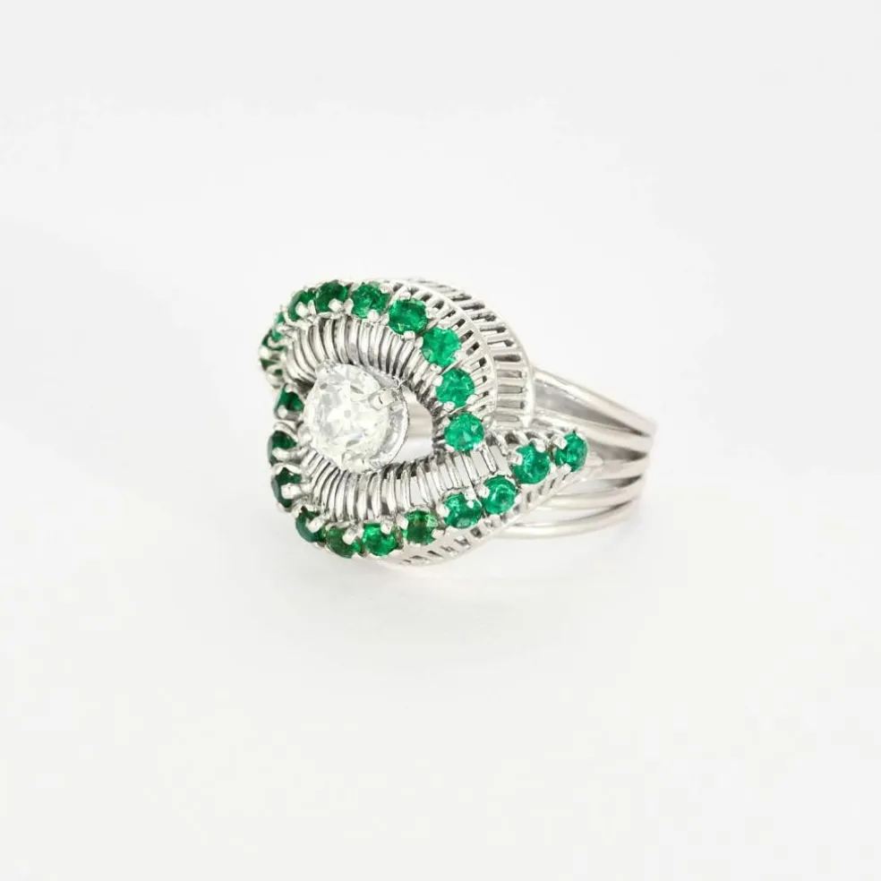 Bague Vintage or, platine, émeraudes et diamants