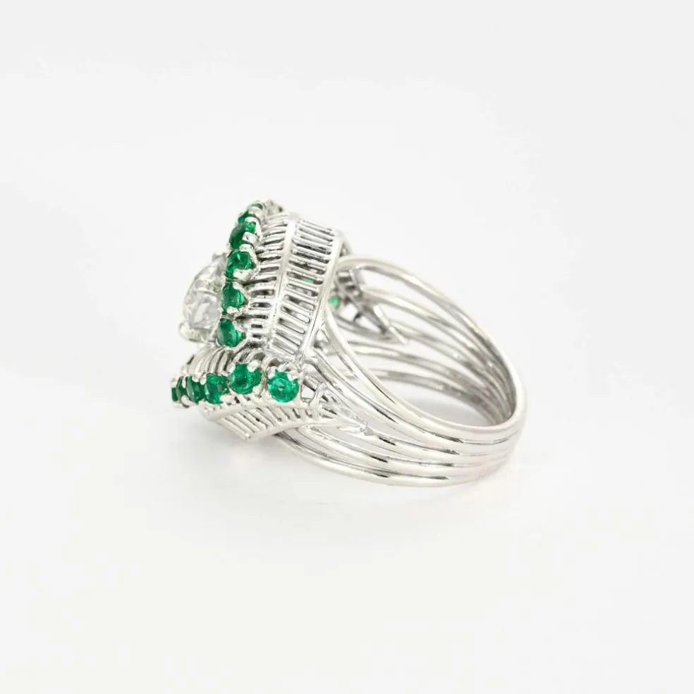 Bague Vintage or, platine, émeraudes et diamants