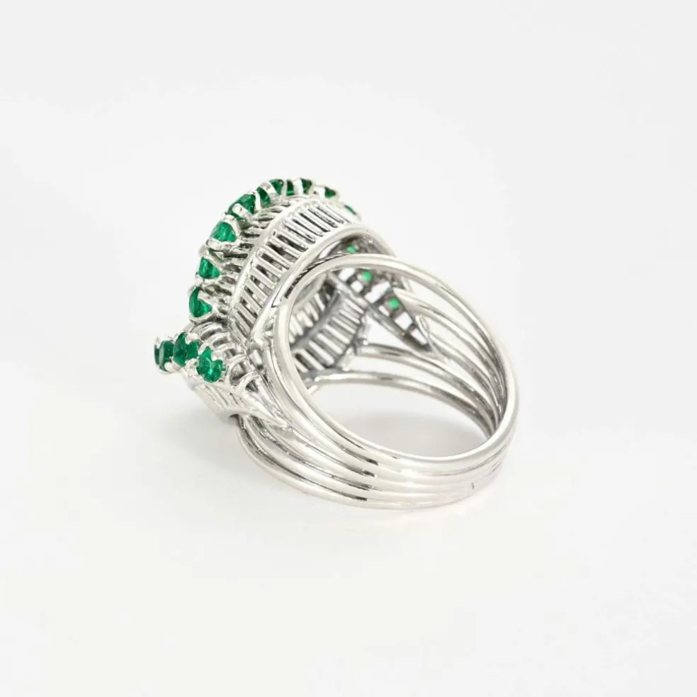 Bague Vintage or, platine, émeraudes et diamants
