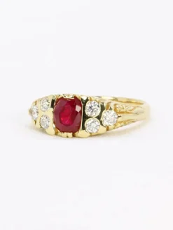 Bague vintage rubis coussin diamants or jaune