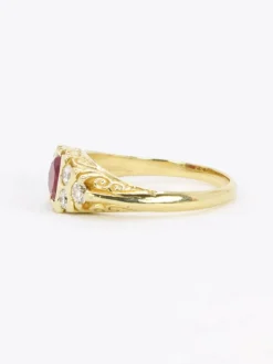 Bague vintage rubis coussin diamants or jaune