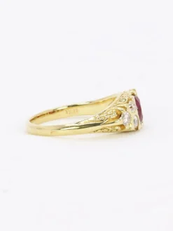 Bague vintage rubis coussin diamants or jaune