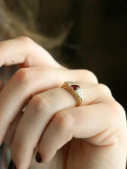 Bague vintage rubis coussin diamants or jaune