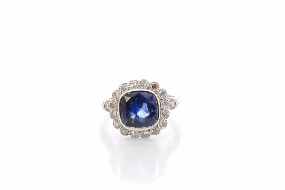 Bague vintage saphir de 2,83cts et diamants