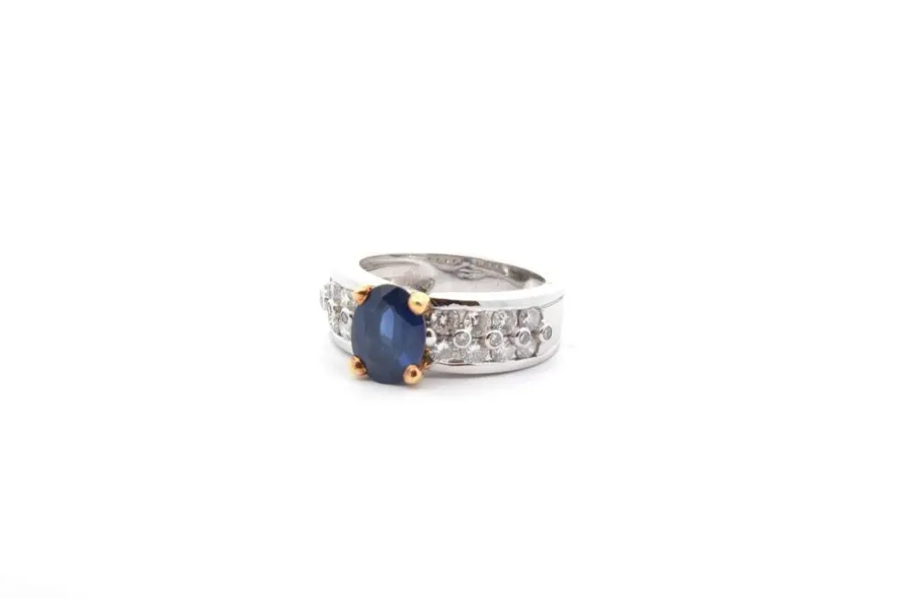 Bague vintage saphir et diamants en or blanc