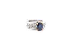 Bague vintage saphir et diamants en or blanc