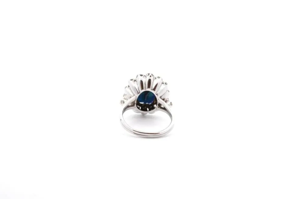 Bague vintage saphir et diamants en or blanc
