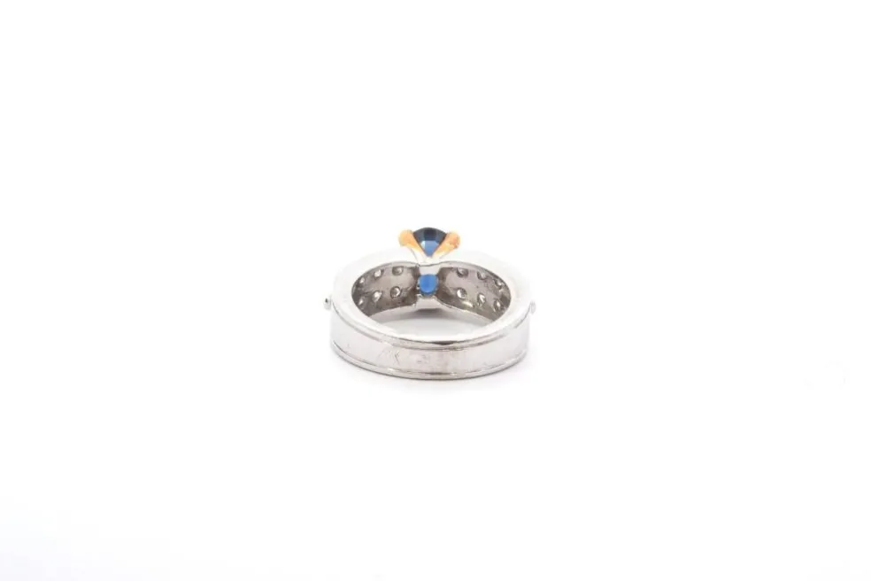 Bague vintage saphir et diamants en or blanc