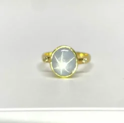 Bague vintage saphir étoilé et diamants
