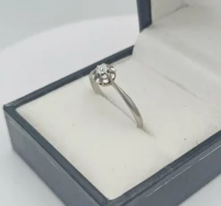Bague vintage solitaire diamant or gris 18K