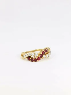 Bague vintage torsadée en or, diamants et rubis