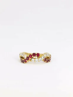 Bague vintage torsadée en or, diamants et rubis