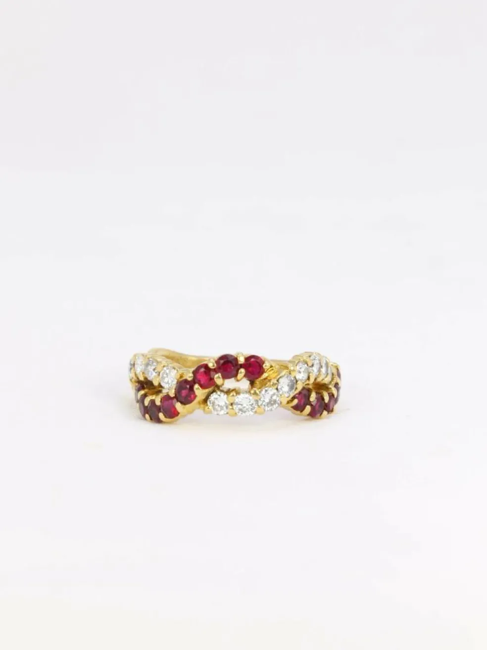 Bague vintage torsadée en or, diamants et rubis