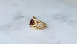 Bague Volutes or jaune, rubis et diamants