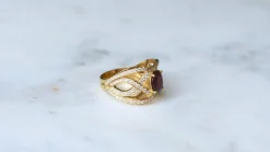 Bague Volutes or jaune, rubis et diamants