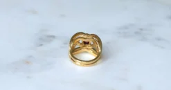 Bague Volutes or jaune, rubis et diamants