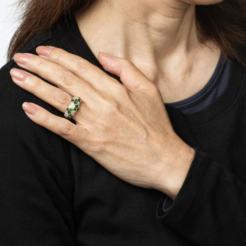 Bague zigzag en or jaune, émeraude et diamants des années 80