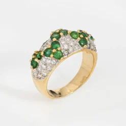 Bague zigzag en or jaune, émeraude et diamants des années 80